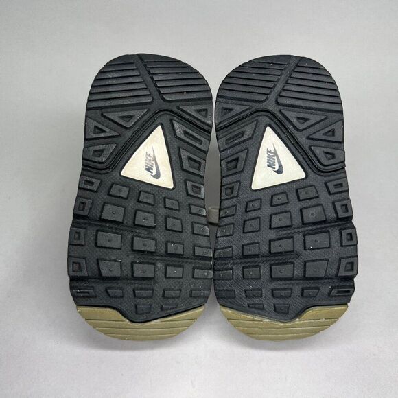 Nike Air Max Navigate Sneakers - Picture 9 of 10